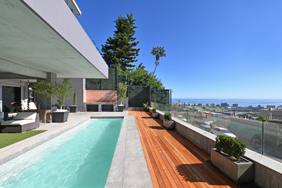 To Let 4 Bedroom Property for Rent in Green Point Western Cape